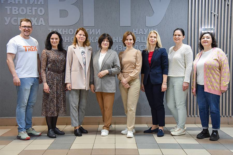 Защита выпускных работ и торжественное вручение свидетельств сотрудникам ООО TREK